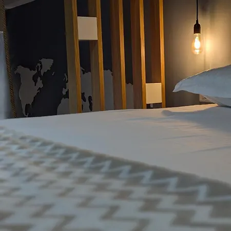 Modern & Bright تيرانا