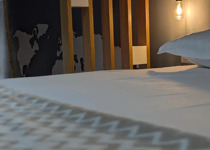 Modern & Bright تيرانا